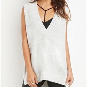 BNWT Forever 21 Fuzzy V-neck sweater M